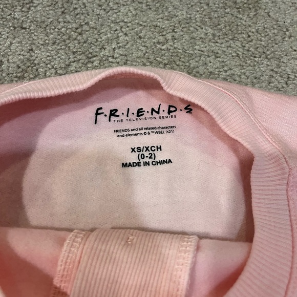 FRIENDS Graphic Long Sleeve Pajama Top - Picture 5 of 6